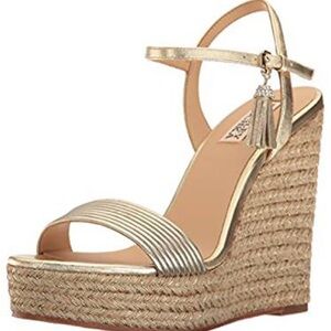 🎉HP 🎉🥳😍🌟Badgley Mischka Women's Trace Espadrille Wedge Sandal⭐️
New size 8